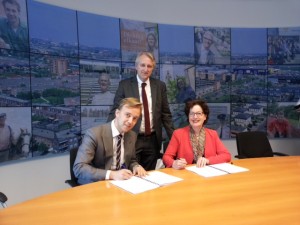 Ondertekening overeenkomst ontwikkeling postkantoor- en brandweerlocatie (Centrumaanpak, Barendrecht)