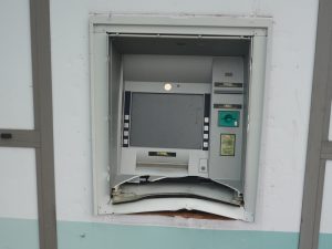 Twee mannen (19 en 21) aangehouden voor poging openbreken geldautomaat Henry Dunantlaan