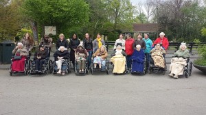 Studenten Edudelta met ouderen naar Diergaarde Blijdorp in Rotterdam