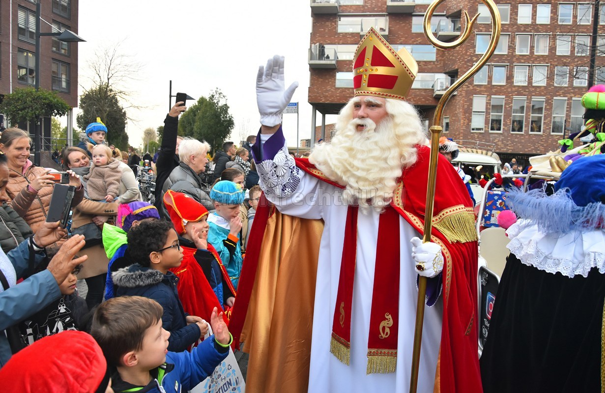 12 Sinterklaasintocht en Pietenparade door – BarendrechtNU.nl