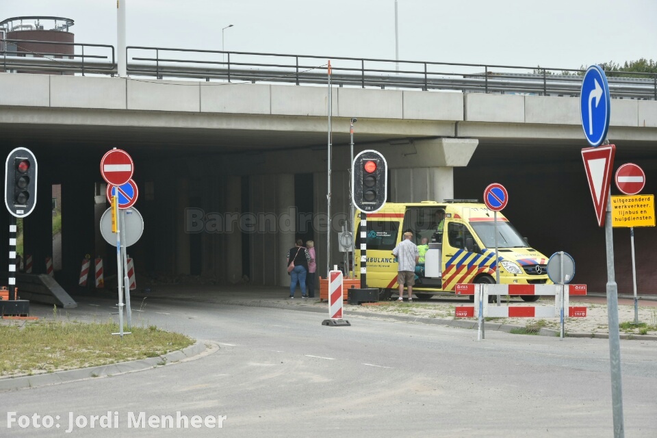 Opnieuw iemand gewond geraakt op de 1e Barendrechtseweg onder het viaduct A15 