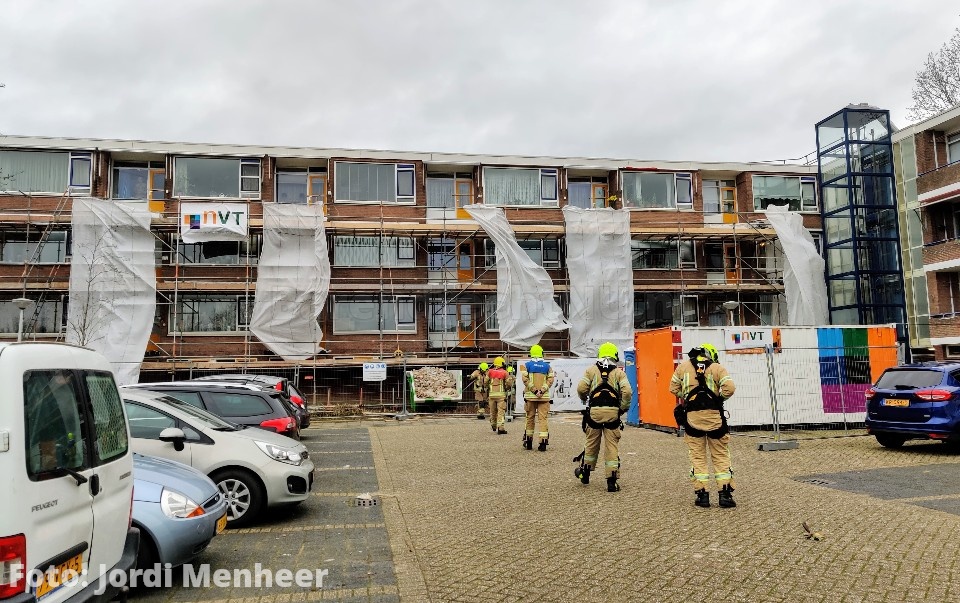 Bouwplaats Lavendelhof: Brandweer heeft een aantal los wapperende doeken weggehaald