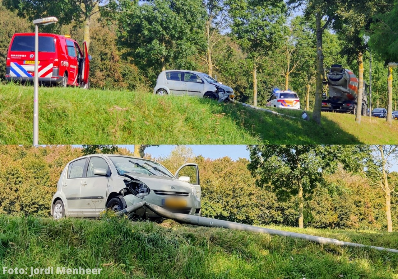 Ongeval met personenauto op Henry Dunantlaan, auto tegen lantaarnpaal tot stilstand gekomen