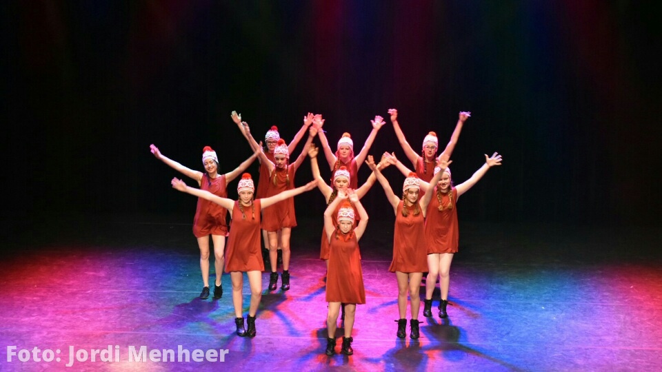 Winterdansshow door Gymnastiekvereniging Barendrecht in Theater het Kruispunt