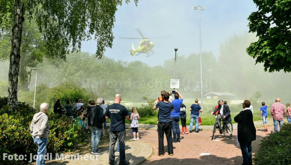 Traumahelikopter geland en zojuist weer vertrokken vanaf de oude BMX baan op Sportpark de Bongerd