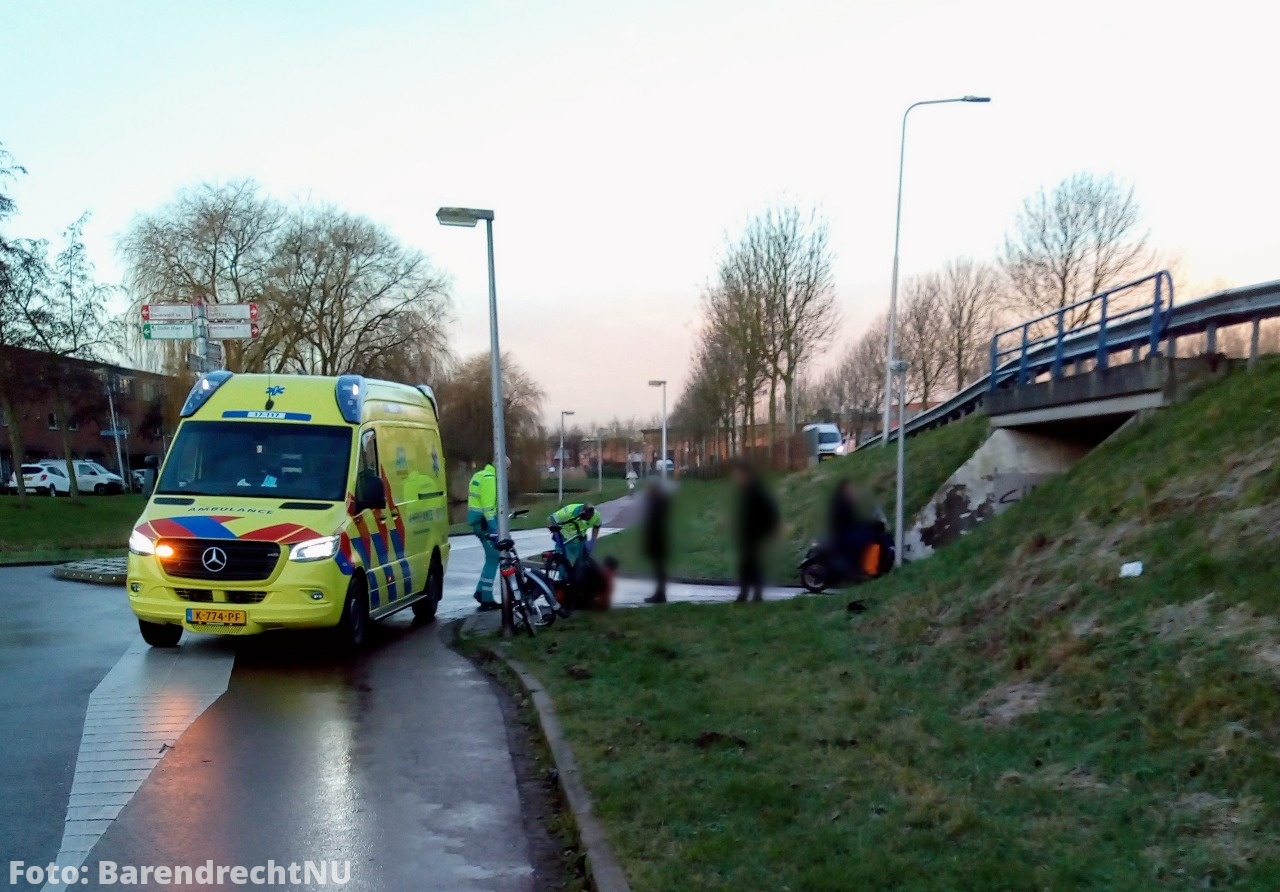 Gladheid: Fietser onderuit gegaan op fietspad Henry Dunantlaan, ambulance ter plaatse