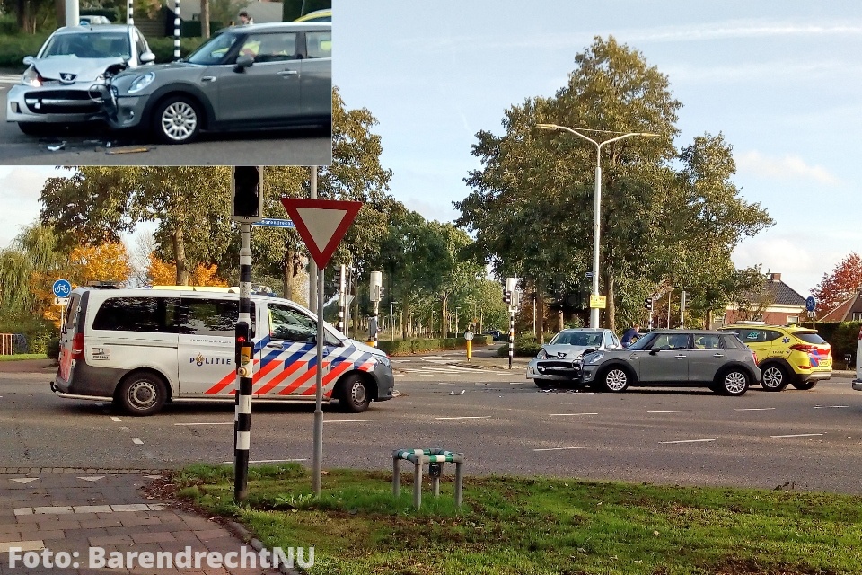 Aanrijding met letsel op de kruising Middeldijk / Barendrechtseweg, hulpdiensten ter plaatse
