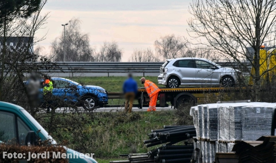 Oprit Kilweg: Ambulance ter plaatse bij kop-staart aanrijding op oprit A29 richting Rotterdam