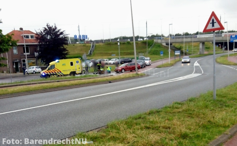 Fietser gewond bij aanrijding op de 1e Barendrechtseweg / Fennaweg
