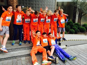 HCB JD1 rent €609 bij elkaar voor Kika tijdens de Kika Kidsrun in Rotterdam