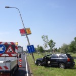 Automobilist rijdt lichtmast omver aan de Kilweg in Barendrecht