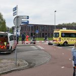 Scooterrijder gewond bij aanrijding met auto op rotonde 1e Barendrechtseweg