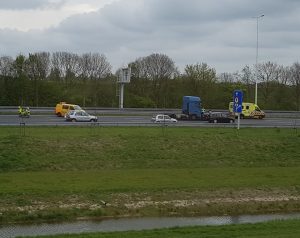 Ongeval met vrachtwagen en personenauto op A29 richting Heinenoordtunnel