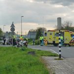 Scooterrijder breekt been bij aanrijding met motor op Voordijk
