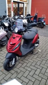 Scooter gestolen uit achtertuin aan het Veersemeer