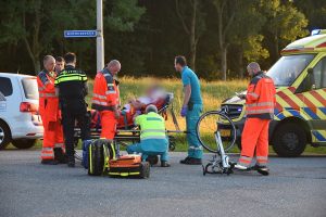 Wielrenner gewond bij aanrijding met auto op de Achterzeedijk