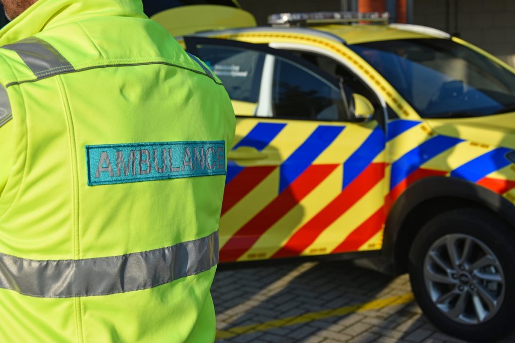 Artikel: Reanimatie op tennisbaan in Smitshoek dankzij 'goede samenwerking van alle aanwezige leden gelukkig goed afgelopen' -. #Smitshoek #Barendrecht