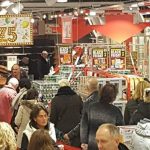 Black Friday bij supermarkt Dirk aan het Muziekplein: Stormloop op goedkoop bier, Dubbelfris en andere koopjes
