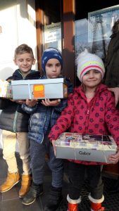 Blijde kinderogen in Polen dankzij schoenendoosactie 2017 in Barendrecht