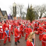 Santa Run deelnemers wandelen en rennen €7.500 bij elkaar voor Hospice de Reiziger