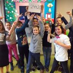 Leerlingen van Plusklas de Raket halen met kerstconcert €250 op voor Roparunteam