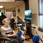 Opening van nieuwe fysiotherapieruimte in Borgstede: Bewoners fietsen door digitale wereld
