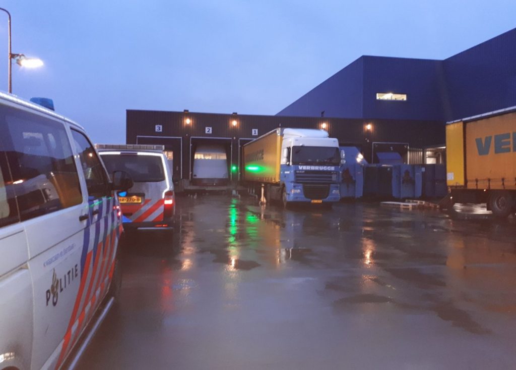 Illegalen Uit Vrachtwagen Gehaald Bij IKEA Barendrecht – BarendrechtNU.nl