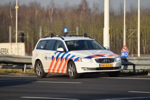 Politieauto (Verkeerspolitie op snelweg)