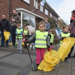 Schoonmaakactie in de Oranjewijk tijdens Landelijk Opschoondag 2018