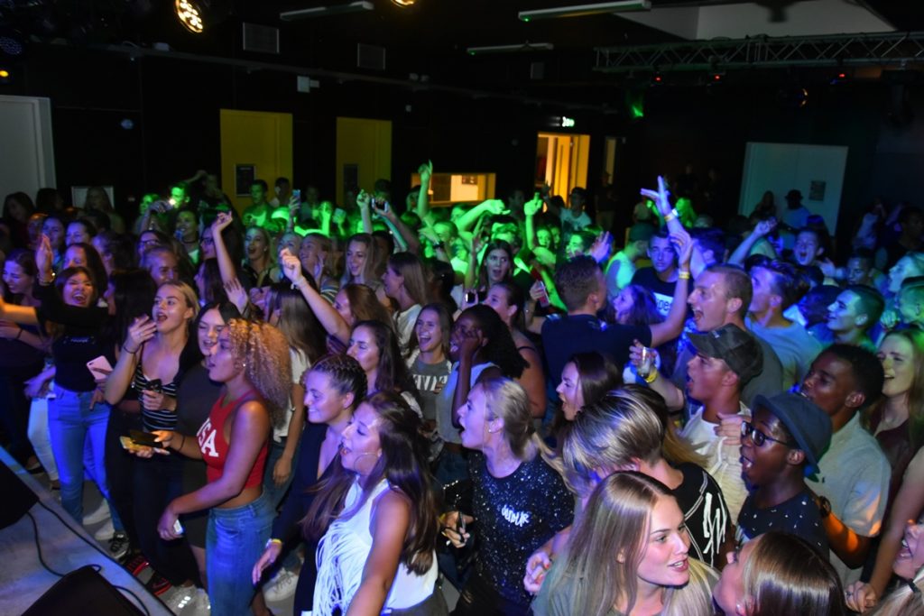 Onwijs Ibiza sferen in BLOK0180: Feest “Night of Freedom” (18+) op GS-59