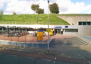 Concrete plannen voor openbaar toilet en fietsreparatiepunt op station Barendrecht