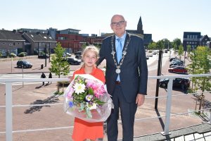 Anaïs Swirc (10) benoemd tot kinderburgemeester van Barendrecht
