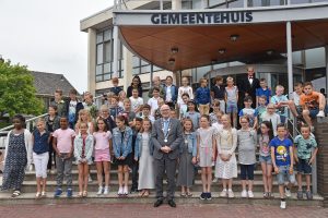 Kinderen op de thee bij burgemeester van Belzen (2018)