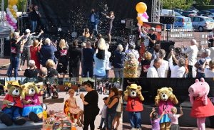 Cultureel seizoen geopend met optredens en verenigingenmarkt in het centrum