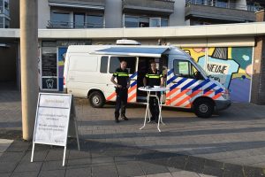 Politie pop-up bus op het Muziekplein