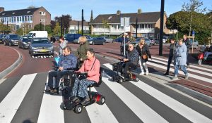 Rapport over toegankelijkheid voor mindervaliden en ouderen overhandigd aan burgemeester