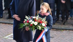 Kinderburgemeester Anaïs (12) bij herdenking: "Ik had meer neefjes en nichtjes gehad als die stomme oorlog er niet was geweest"