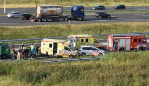 Reanimatie op vluchtstrook A15: Bestuurders negeren rode kruizen boven snelweg