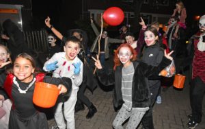 FOTO'S: Halloween in de Oranjespeeltuin en Oranjewijk