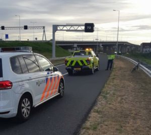 Bekeuring voor fietser op de snelweg A15 bij Barendrecht: "Een aantal afslagen gemist"