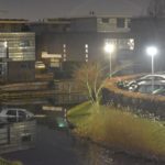 Bestuurder van te water geraakte auto Middeldijk spoorloos, politie gaat in gesprek met eigenaar van auto