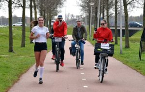 Suzanne loopt marathon door Barendrecht en haalt €1.730 op voor Vrienden van Sophia