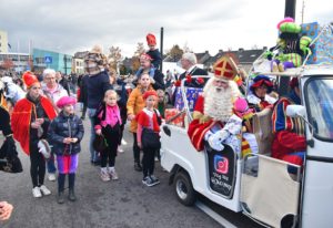 FOTO'S: Sinterklaasparade door het centrum van Barendrecht