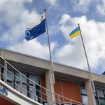 Vlak van Oekraïne gehesen op gemeentehuis van Barendrecht ivm oorlog door Rusland