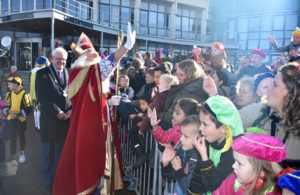 FOTO’S: Sinterklaasintocht en parade door het centrum van Barendrecht