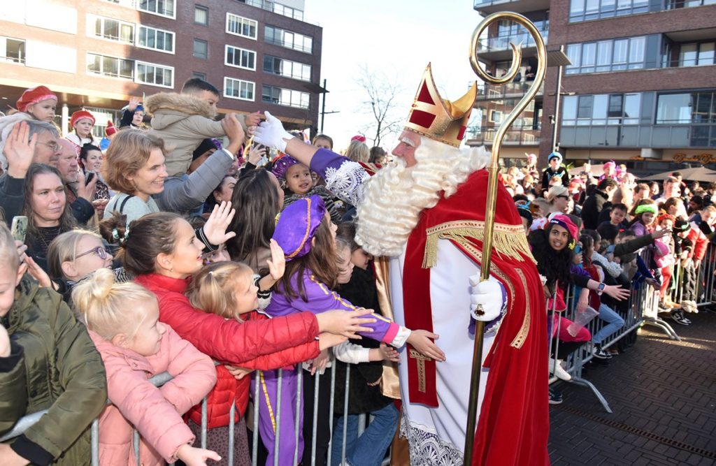 Za 15 nov: Sinterklaasintocht Carnisse Veste 2025 op het Middeldijkerplein