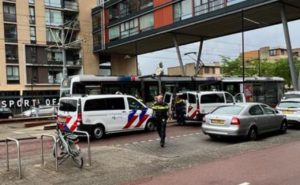 Verdachte aangehouden in tram bij halte Vrijenburg na vernieling van tramhalte