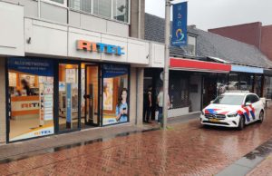 Politie zoekt daders van gewapende overval op telefoonwinkel Ritel op de Middenbaan