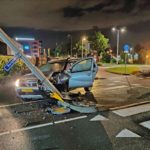 Gewonde bij ongeval op rotonde Breslau, auto komt tegen lantaarnpaal tot stilstand