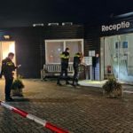 Brandstichting en explosie bij receptie van recreatiepark Oude Maas aan de Achterzeedijk